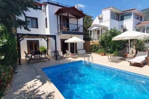 Kaş kalkan havuzlu villa