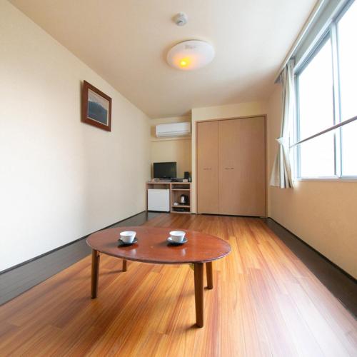 Room with Wooden Floor with Futon 17㎡