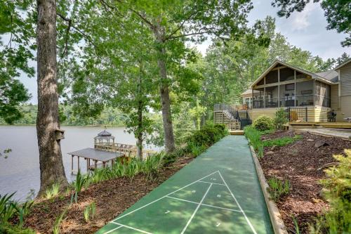 Lakefront Vacation Rental with Views and Hot Tub! in South Hill (VA)