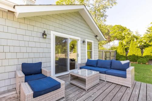 Luxurious Hamptons House with Heated Pool & Grill in Hemptonbeja (NY)