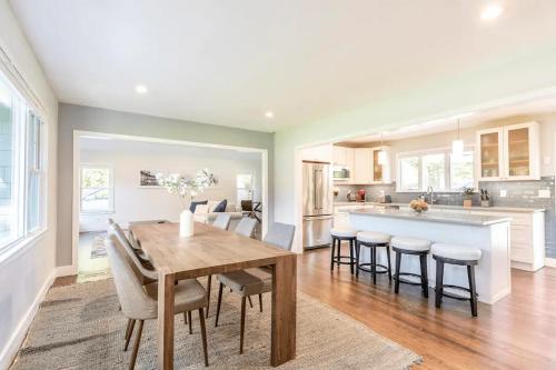 Luxurious Hamptons House with Heated Pool & Grill in Hemptonbeja (NY)
