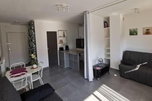 Grand studio calme bien situé - Location saisonnière - Cagnes-sur-Mer