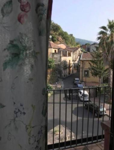  casa rosa in stile siciliano vicino giardini e Taormina in Francavilla di Sicilia