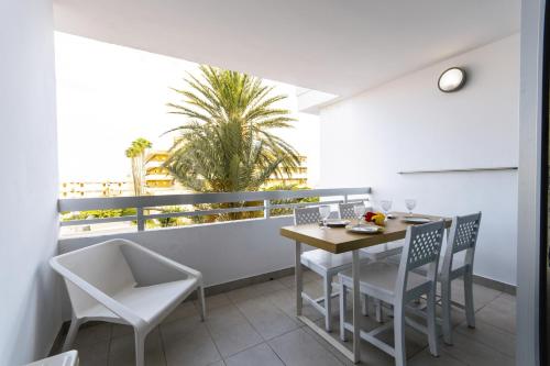 Apartamento Bronze Playa con piscina y terraza by Alterhome