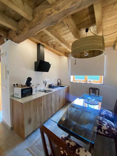 Kitchen, APARTAMENTOS KERCUS in Pilona