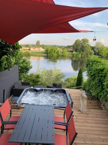 Maison cocoon avec jacuzzi privé vue Dordogne - Location saisonnière - Castillon-la-Bataille