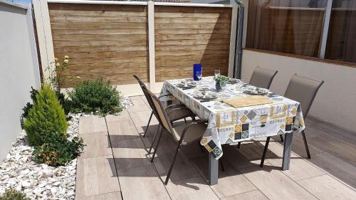 MAISON TERRASSE JARDIN SANS VIS-à-VIS PARKING ANIMAUX ACCEPTES