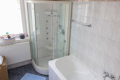 Bathroom, Karolina Apartman in Revfalu