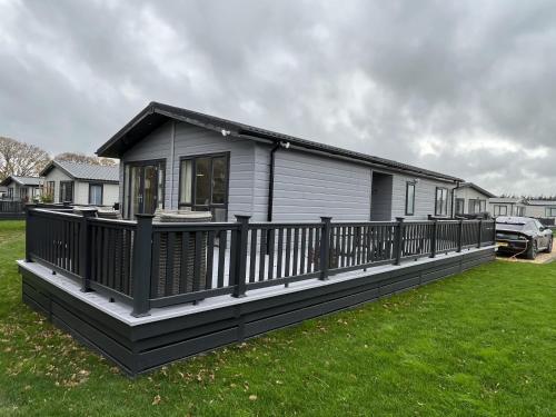 Luxurious 2-Bed Lodge in St Helens Ryde - Saint Helens