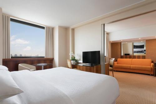 Junior Suite with City View