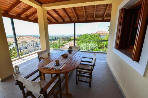 Villa Koliri in พีร์กอส