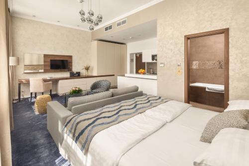 Mamaison Residence Sulekova - image 14