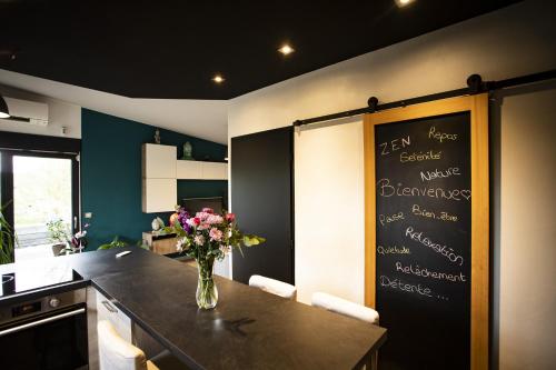 virtuve, LE COTTAGE Zen LOVE in Foucherans (Franche-Comte)