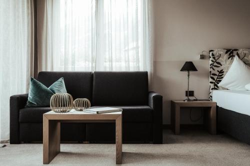 1 king bed, 1 sofa bed
