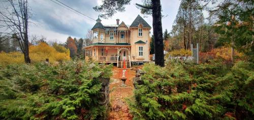 Viesnīcas āriene, Le Salon des Inconnus in Boileau (QC)