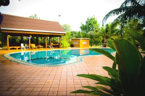 Restaurant, Petchpailin Resort in Lat Ya