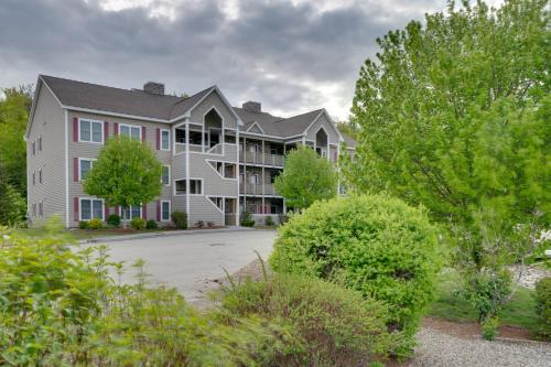 Relaxing Lincoln Condo with Fireplace and Shuttle