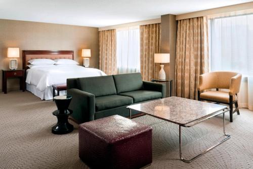 1 king bed, 1 sofa bed