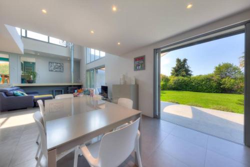 Villa Contemporaine à Carros les plans (Villa Contemporaine a Carros les plans) in Carros
