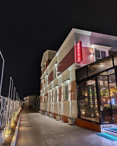 Viesnīcas āriene, Hotel Colis in Kamëz