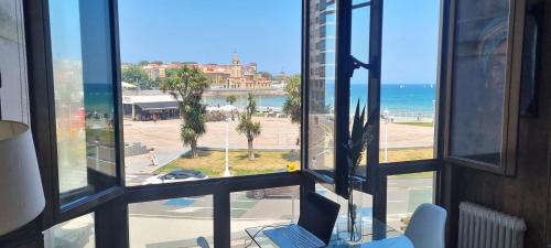 Apartamento la Escalerona con vistas al mar