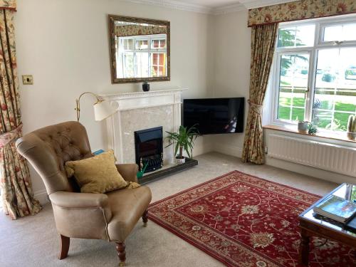 B&B Daventry - Exclusive Two Bedroom Apartment with Summer House and Hot Tub - Bed and Breakfast Daventry