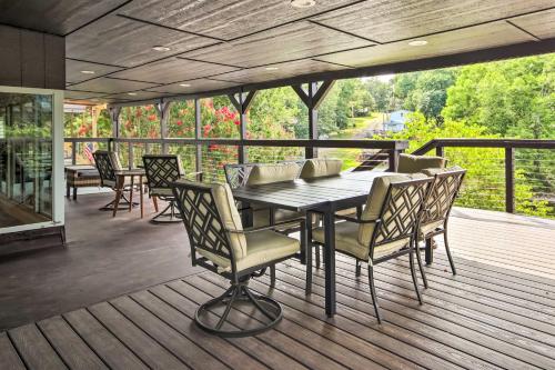 Dock, Deck and Boat Slip Lakefront Eucha Home in 克萊爾莫爾