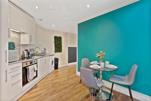 Picture of The Emerald Abode Of Leeds - Sleeps 6 With Parking