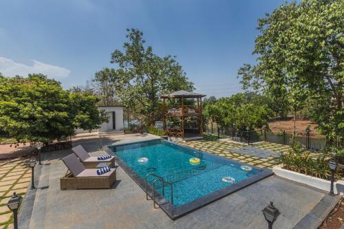 SaffronStays RiverFront Manor, 5-BDR pool villa by Pej River