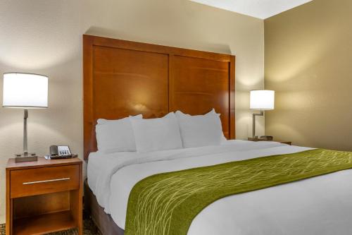 Comfort Inn & Suites Phoenix North - Deer Valley