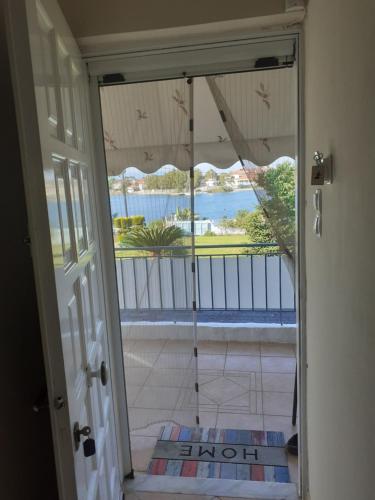  Top floor on villa, 3´ from center, by the sea! Host is Efi Kwsta in Preveza
