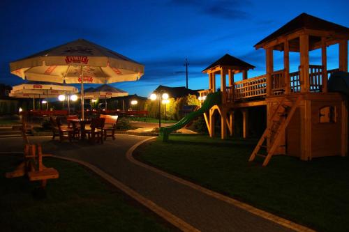 Spēļu laukums, Cubus-Beskidy in Bjerna