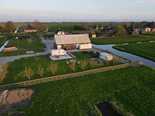  Stunde Hoeve, kleinschalig verblijf in een caravan omringt door rust en ruimte in 1757LS Oudesluis