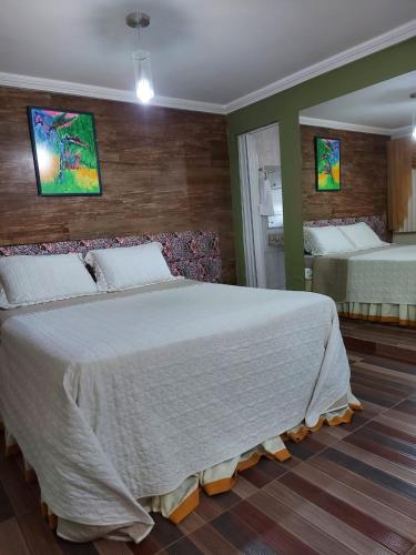 1 queen bed, 1 sofa bed