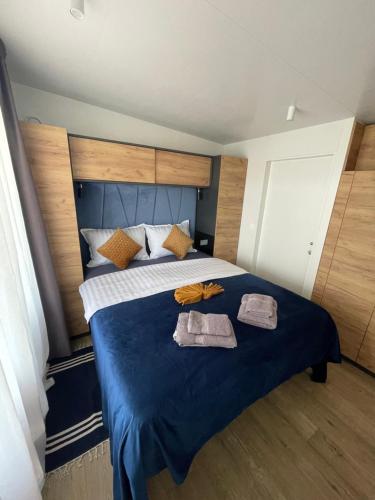 2 bedrooms, 4 beds