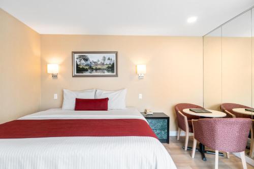 King Room - King Bed with Single Spa Bath and Fireplace