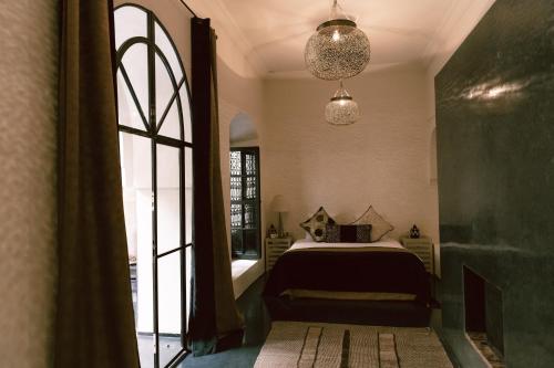1 king bed, 1 twin bed
