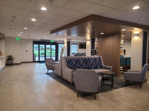 Holiday Inn Express & Suites Ft Lauderdale N - Exec Airport, an IHG Hotel