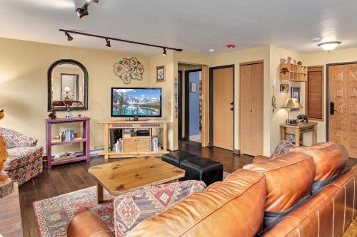 Bear Claw 107 - Unbeatable Ski-in Ski-out Access & Winter Shuttle! - image 4