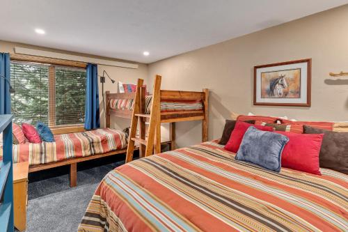 Bear Claw 107 - Unbeatable Ski-in Ski-out Access & Winter Shuttle! - image 3