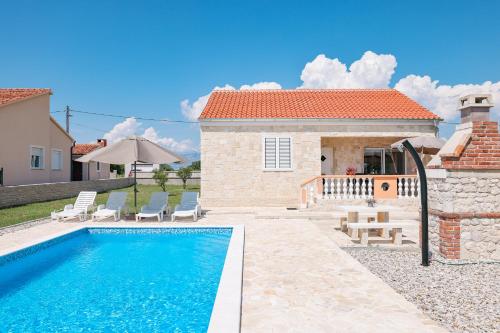 Villa Stone House with Pool