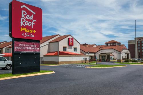 Red Roof Inn PLUS+ & Suites Knoxville West - Cedar Bluff
