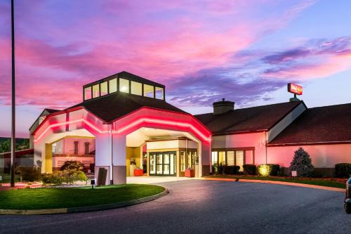 Red Roof Inn PLUS+ & Suites Knoxville West - Cedar Bluff in Knoxville, USA