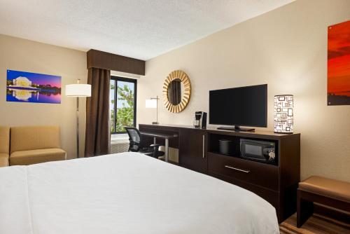 1 queen bed
