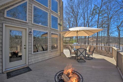 Murrayville Lakefront Cabin w/ Boat Slip & Grill! - Dahlonega, GA