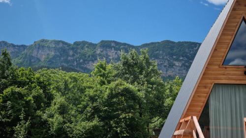 Cabins Tvishi Near Khvamli Mountain