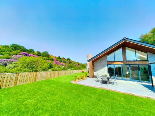 CORNWALL LUXURIOUS UNIQUE New Build PALMA VILLA# 4miles EDEN PROJECT, BEACH & HARBOUR # Private Location, Encllosed Garden with View, Underfloor Heating, Coffee Machine# Walking-Cycling Path, Pet Friendly