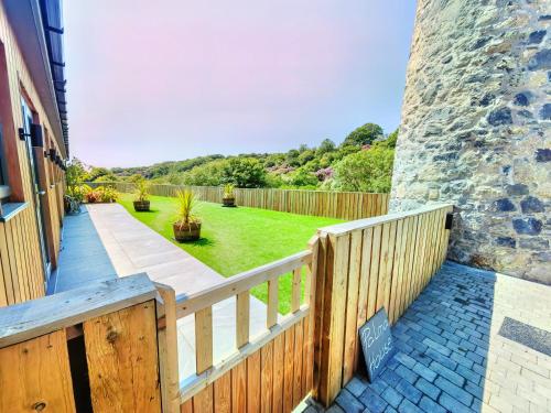 CORNWALL LUXURIOUS UNIQUE New Build PALMA VILLA# 4miles EDEN PROJECT, BEACH & HARBOUR # Private Location, Encllosed Garden with View, Underfloor Heating, Coffee Machine# Walking-Cycling Path, Pet Friendly