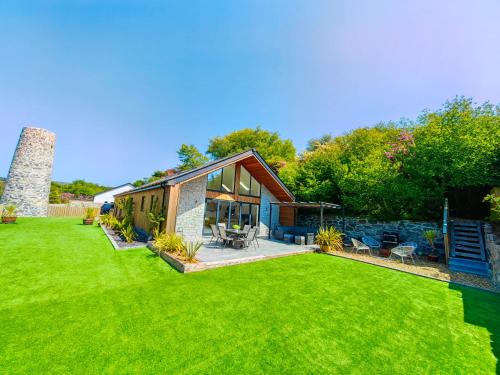 CORNWALL LUXURIOUS UNIQUE New Build PALMA VILLA# 4miles EDEN PROJECT, BEACH & HARBOUR # Private Location, Encllosed Garden with View, Underfloor Heating, Coffee Machine# Walking-Cycling Path, Pet Friendly
