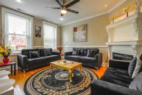 2 Mi to Natl Mall WFH-Friendly DC Townhome in Washington, USA